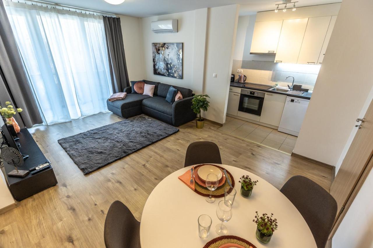 All You Need In Bp - Garage, Terraces, Aircon Budapeste Exterior foto
