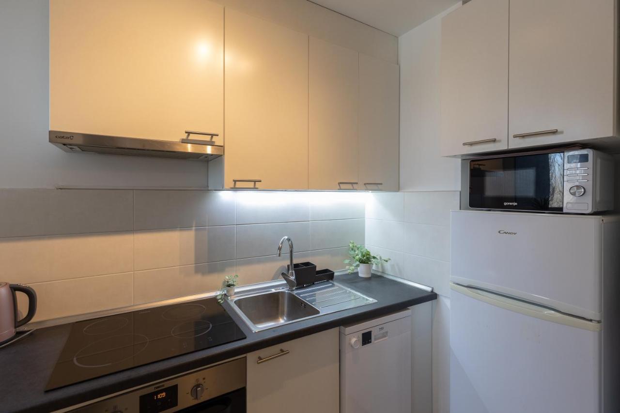 All You Need In Bp - Garage, Terraces, Aircon Budapeste Exterior foto