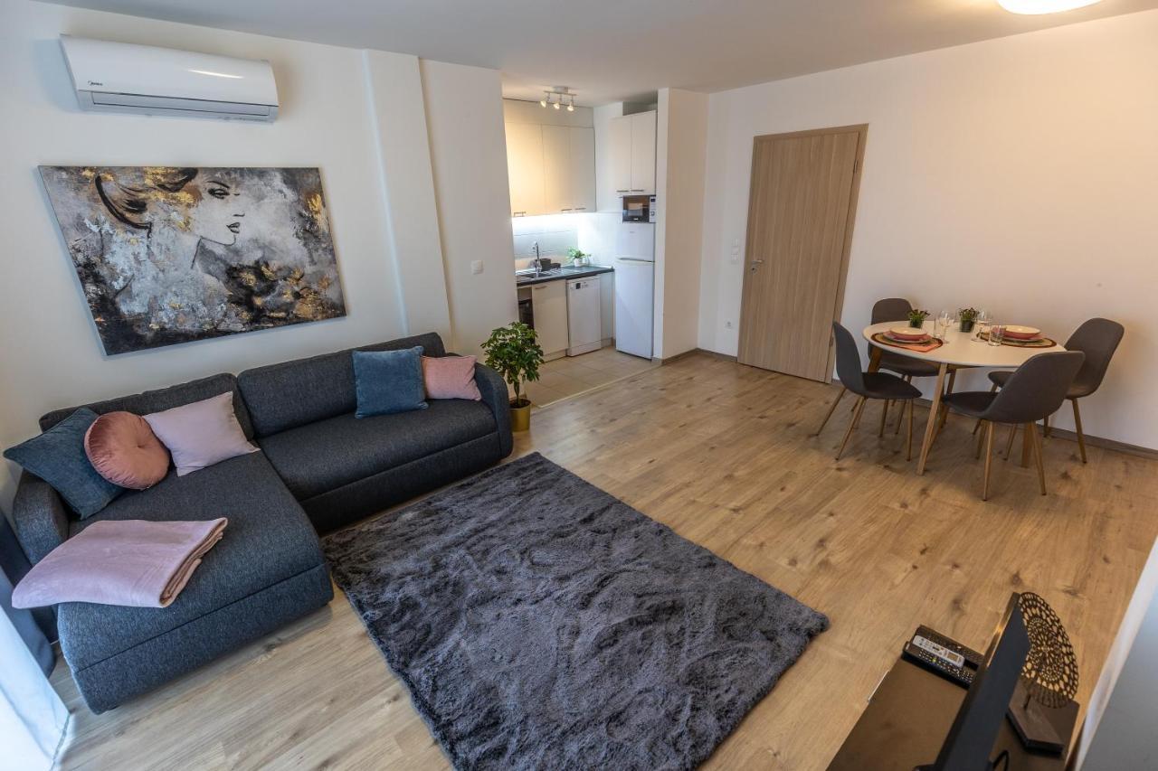 All You Need In Bp - Garage, Terraces, Aircon Budapeste Exterior foto
